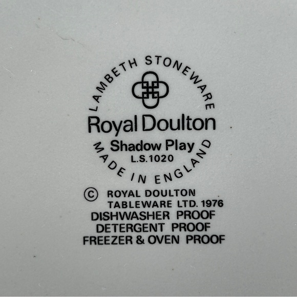 Vintage Royal Doulton Lambeth Stoneware "Shadow Play" Casserole with Lid England - Picture 8 of 10